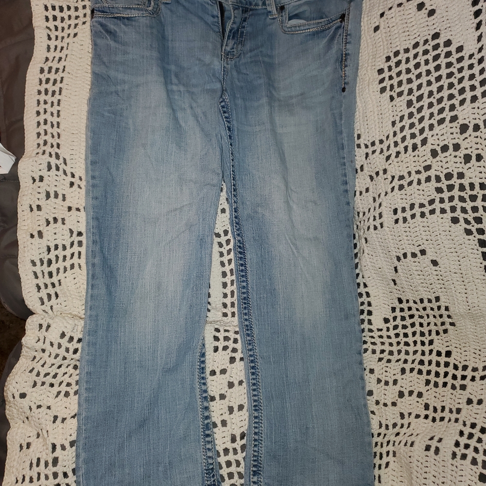 Aeropostale Women's Light Wash Cropped Jeans